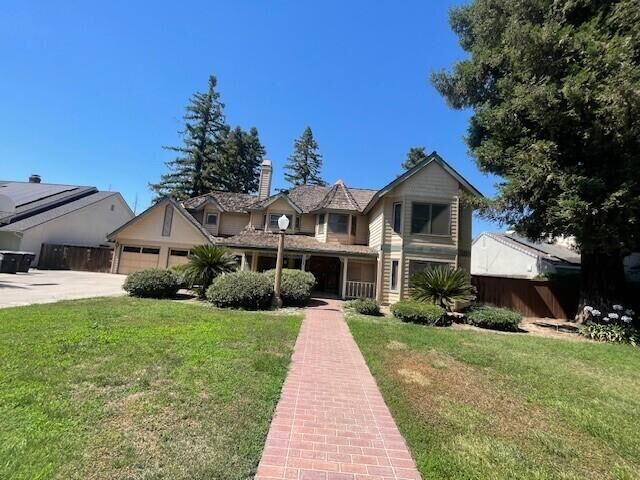 Property Photo: 144 E Parkview Avenue CA 93277