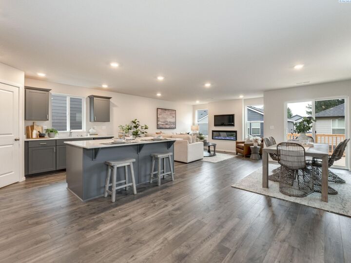 Property Photo: 6503 Sandstone Dr WA 99301