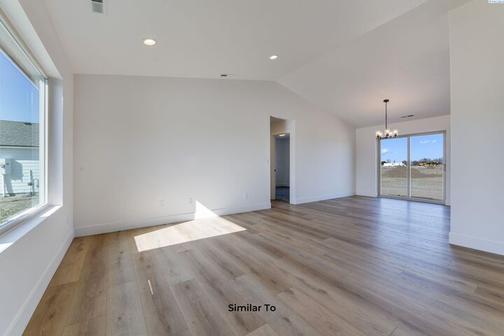 Property Photo:  405 Glenwood Ave  WA 98930 