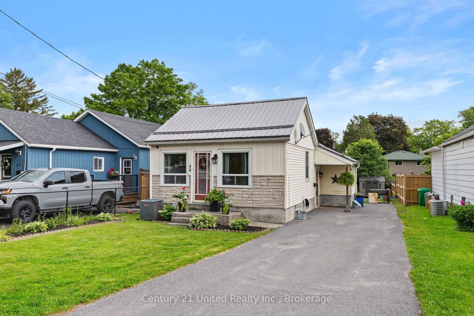 Property Photo: 48 Leahys Lane ON K9H 2H1
