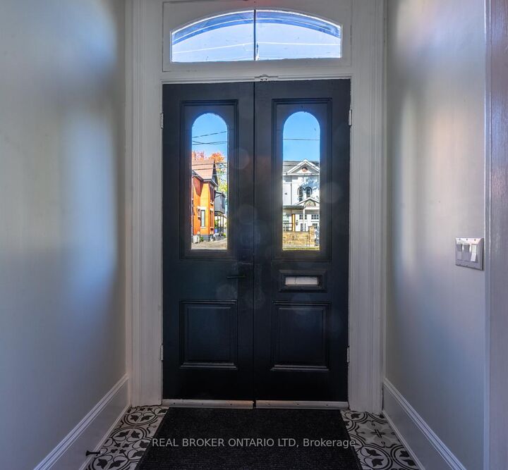 463 King Street — photo 1