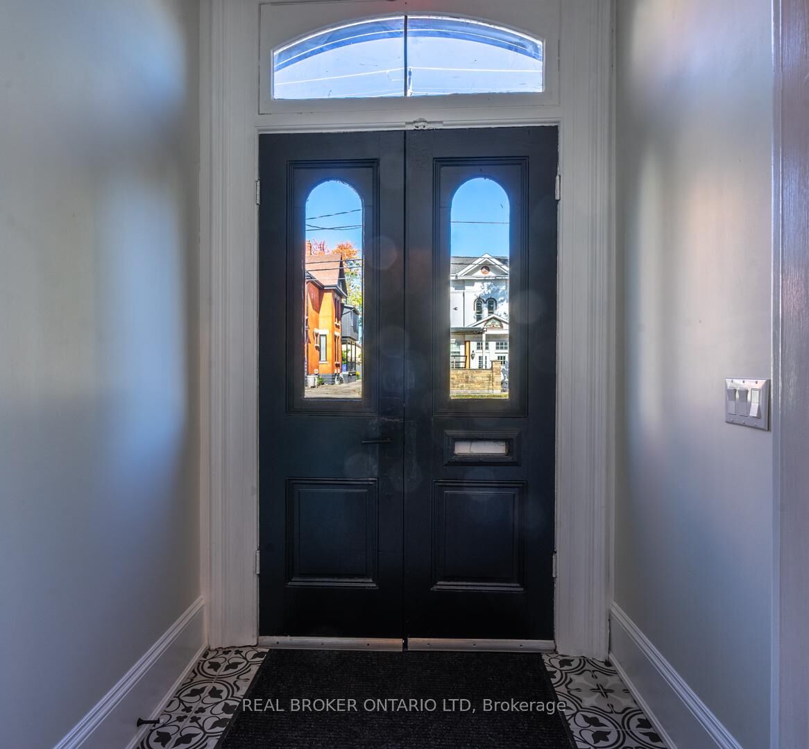 Property Photo: 463 King Street ON N6B 1S8
