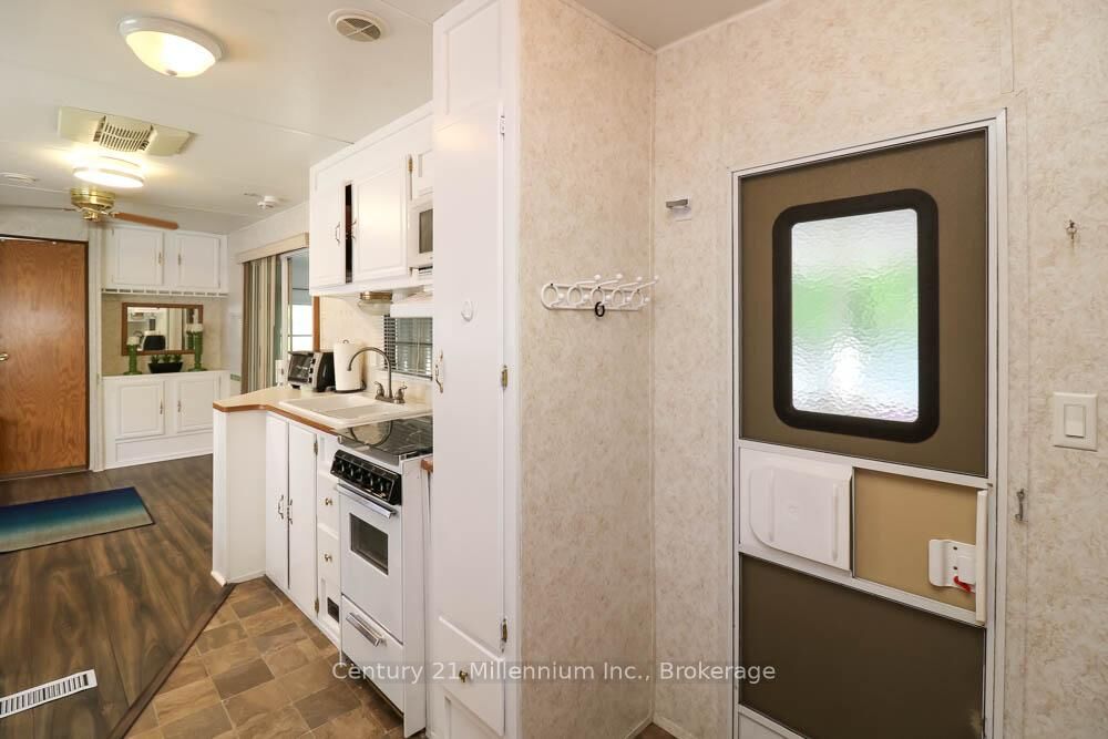 Property Photo: 85 Theme Park Drive 45 ON L9Z 1X7