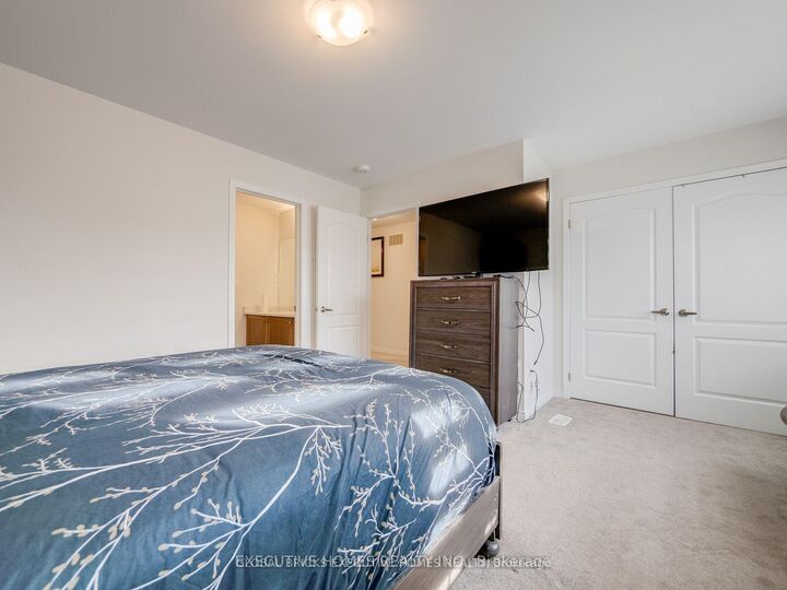 Property Photo: 26 Lillian Way ON N3W 2G9