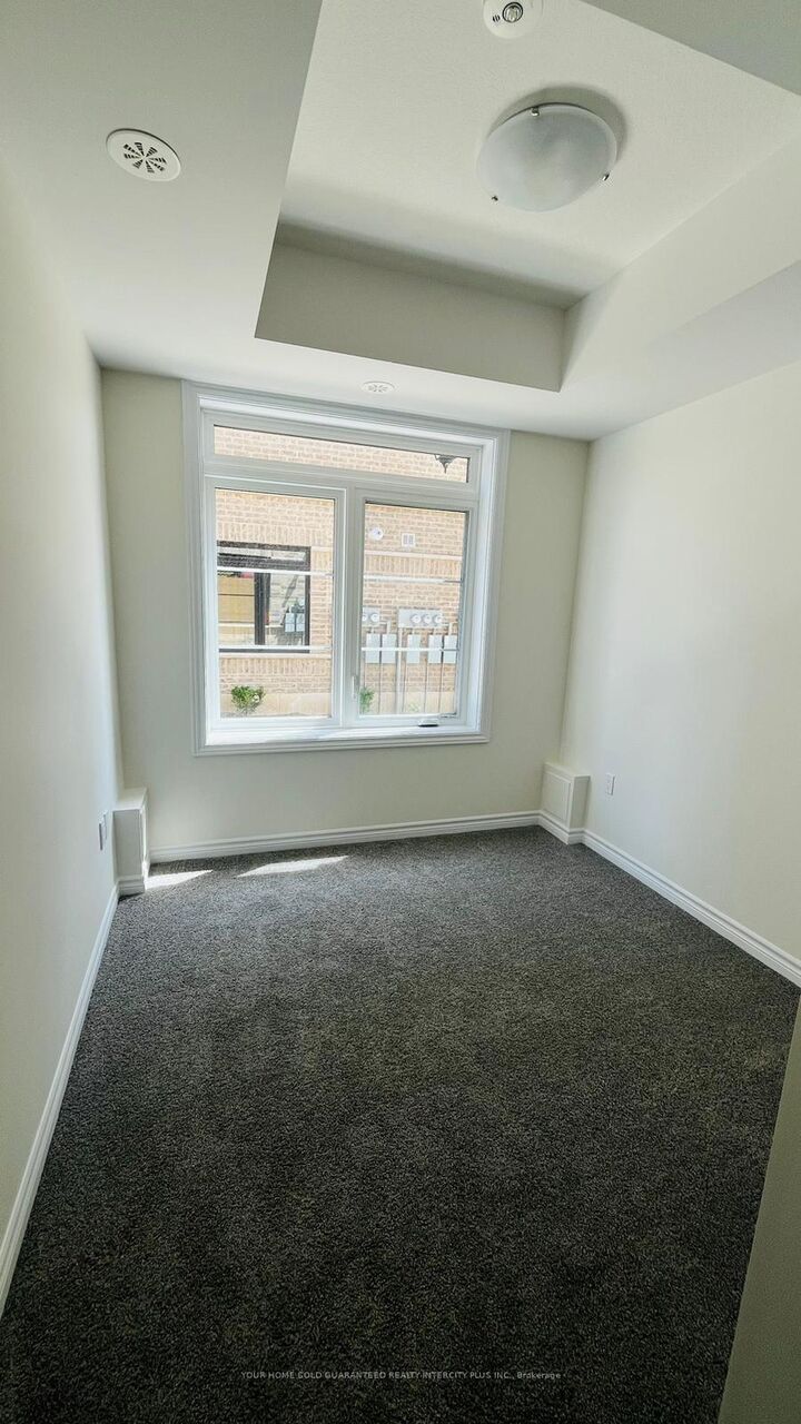 Property Photo: 24 Lomond Lane ON N2R 1R7