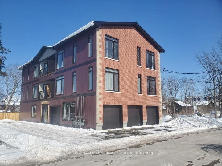 117 Drummond Street W — photo 1