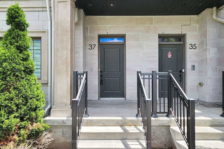 Property Photo: 37 Village Parkway ON L3R 5R8