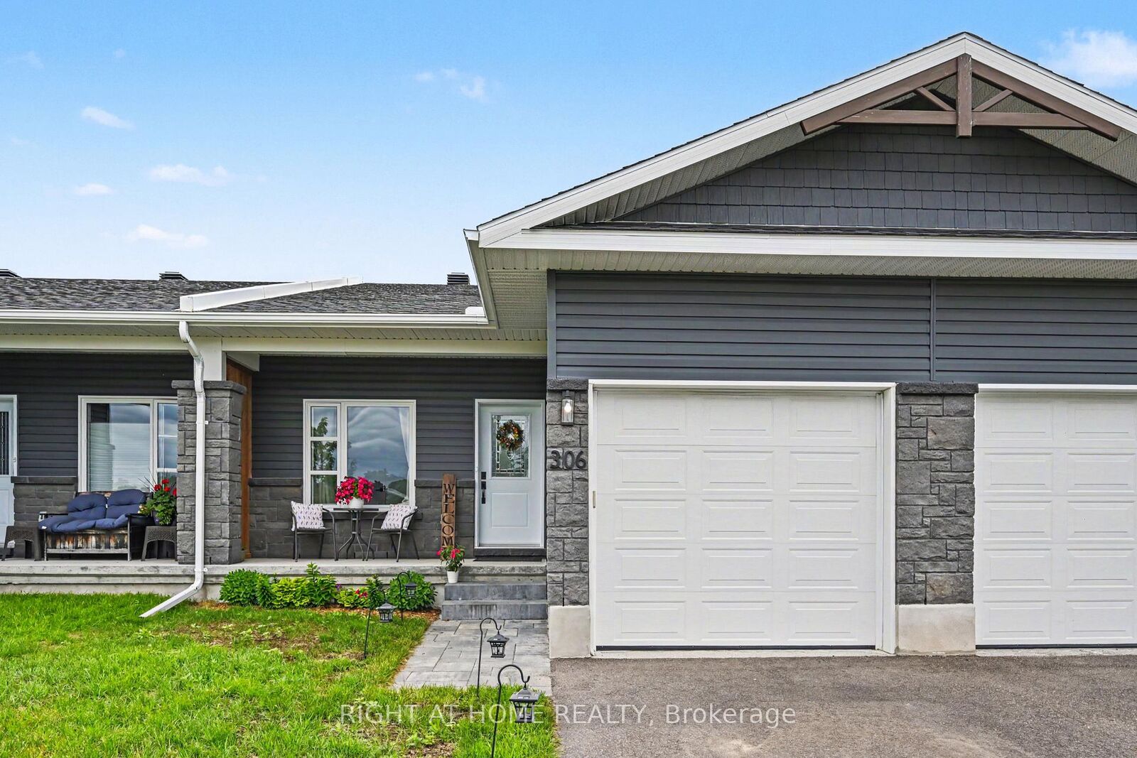 Property Photo: 306 Forestview Crescent ON K7V 0C4