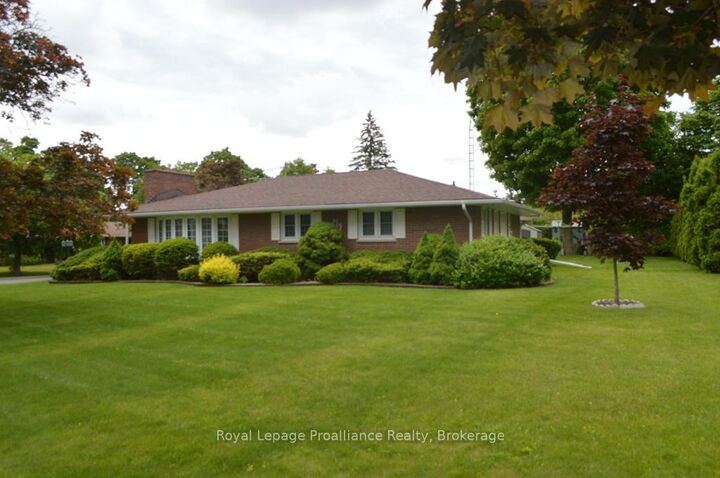 Property Photo: 9 Parkview Heights ON K8V 5L9