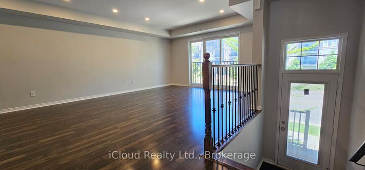 Property Photo: 3070 Thomas Street 8 ON L5M 0T2