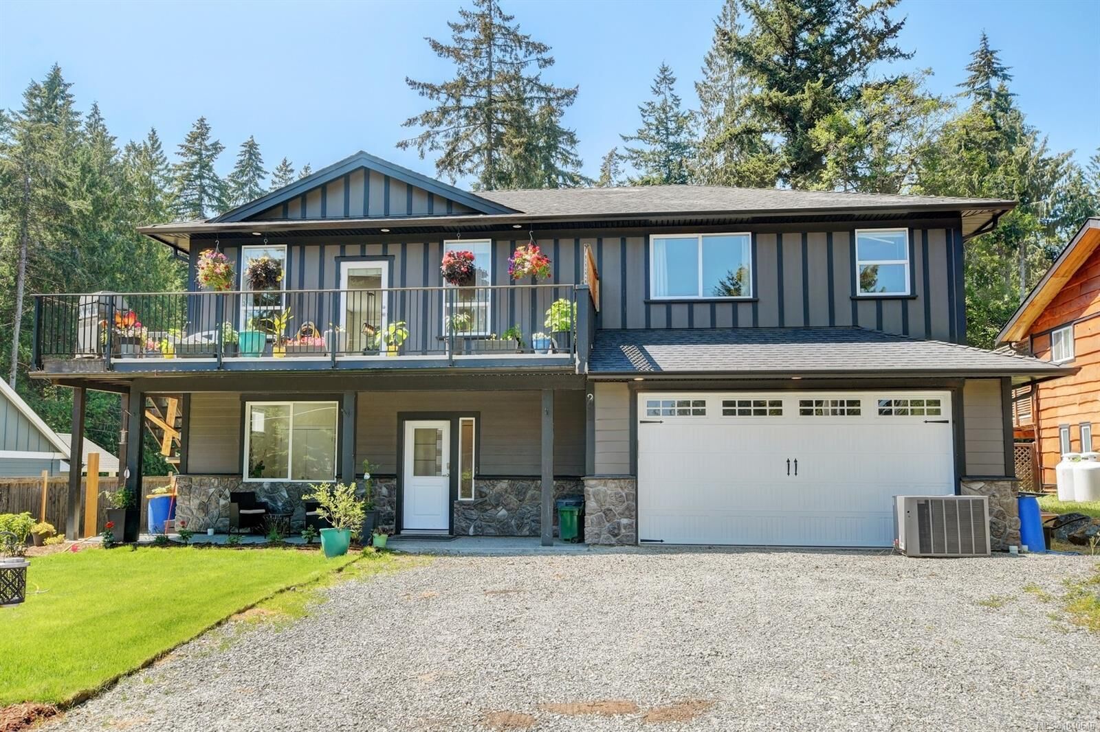 Property Photo: 2656 Worthington Rd BC V8H 2G4