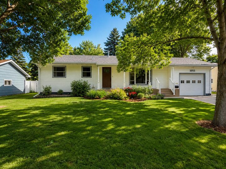 Property Photo:  1011 NE 11th Avenue  SD 57401 