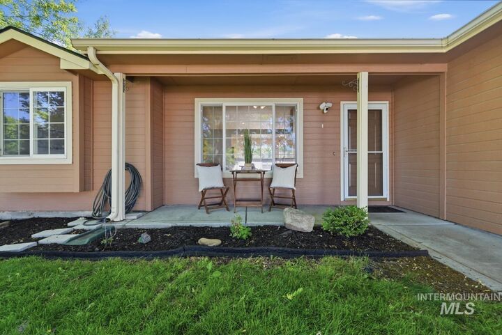 Property Photo: 1442 N Misty Springs Ave ID 83634