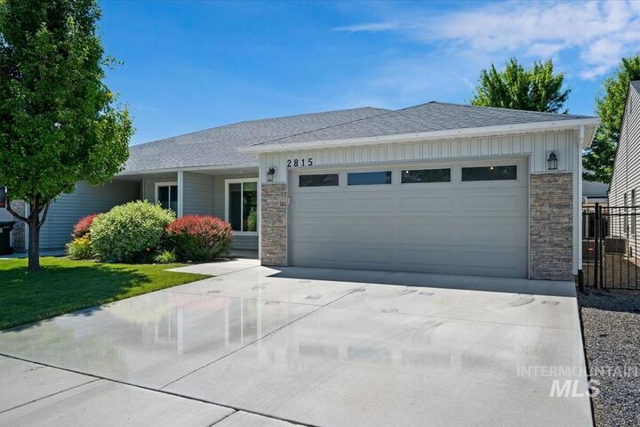 Property Photo: 2815 E Apricot Dr. ID 83646