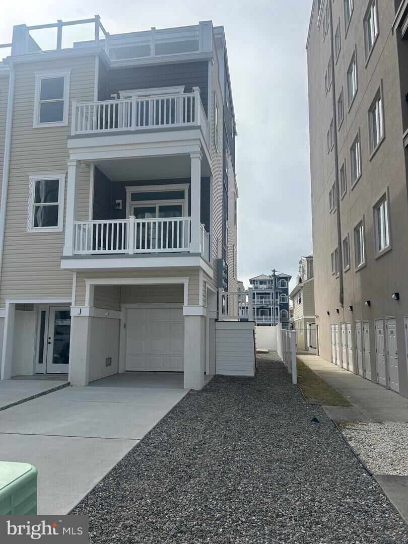 Property Photo:  418-420 E Farragut J  NJ 08260 