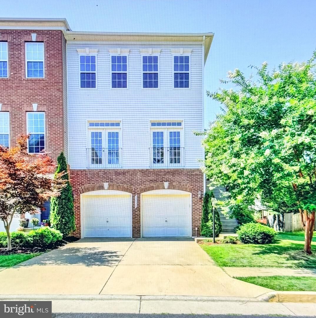 Property Photo:  15925 Greymill Manor Drive  VA 20169 