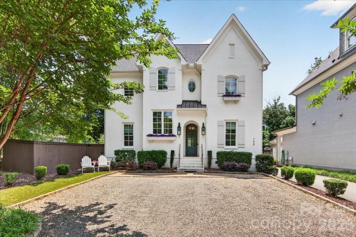 Property Photo: 748 Ellsworth Road NC 28211