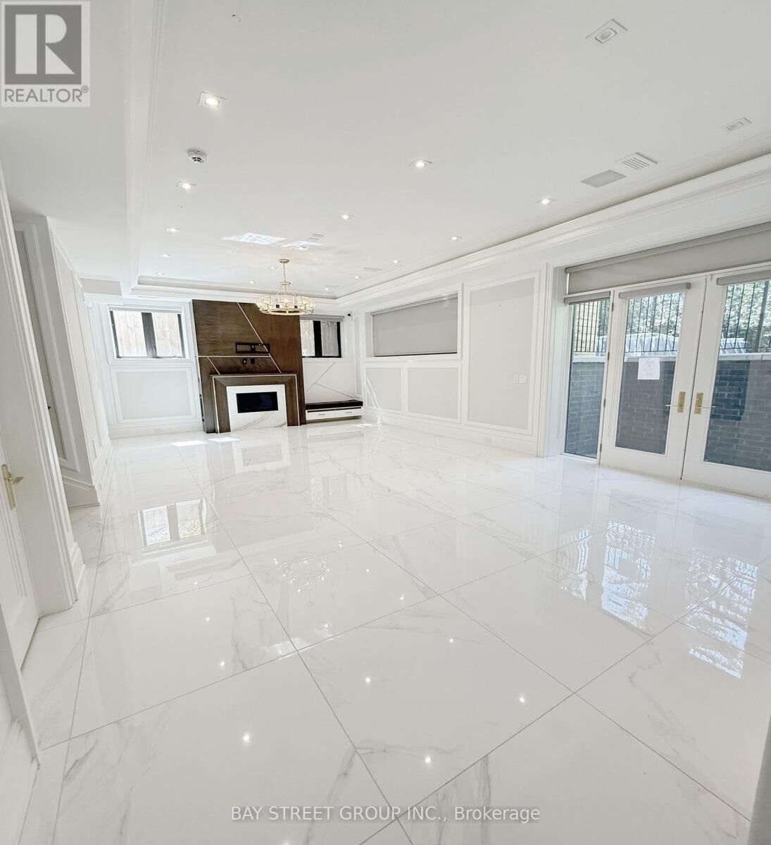 Property Photo: 172 Maplehurst Avenue ON M2N 3B9