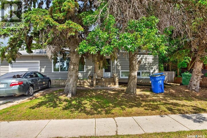 Property Photo:  3909 Hillsdale Street  SK S4S 3Y6 
