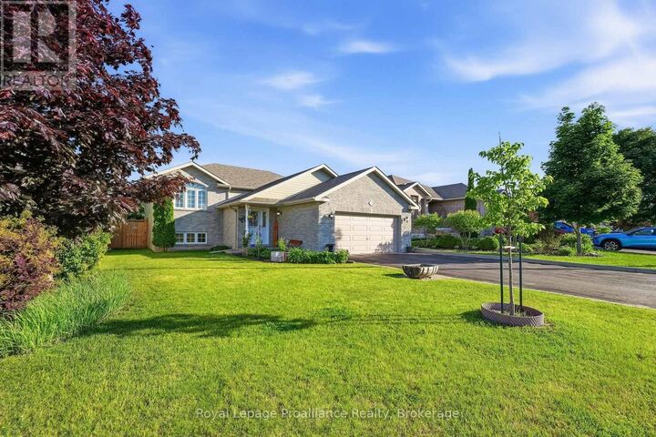 Property Photo:  23 Fox Den Drive  ON K0K 1H0 