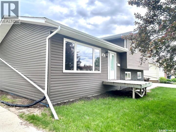 Property Photo:  500 Willow Bay  SK S4A 2G4 