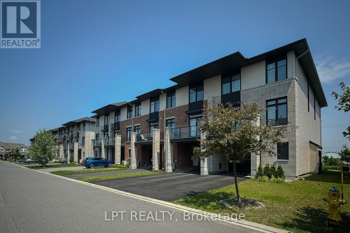 Property Photo:  552 Labrador Crescent  ON K1T 0R5 