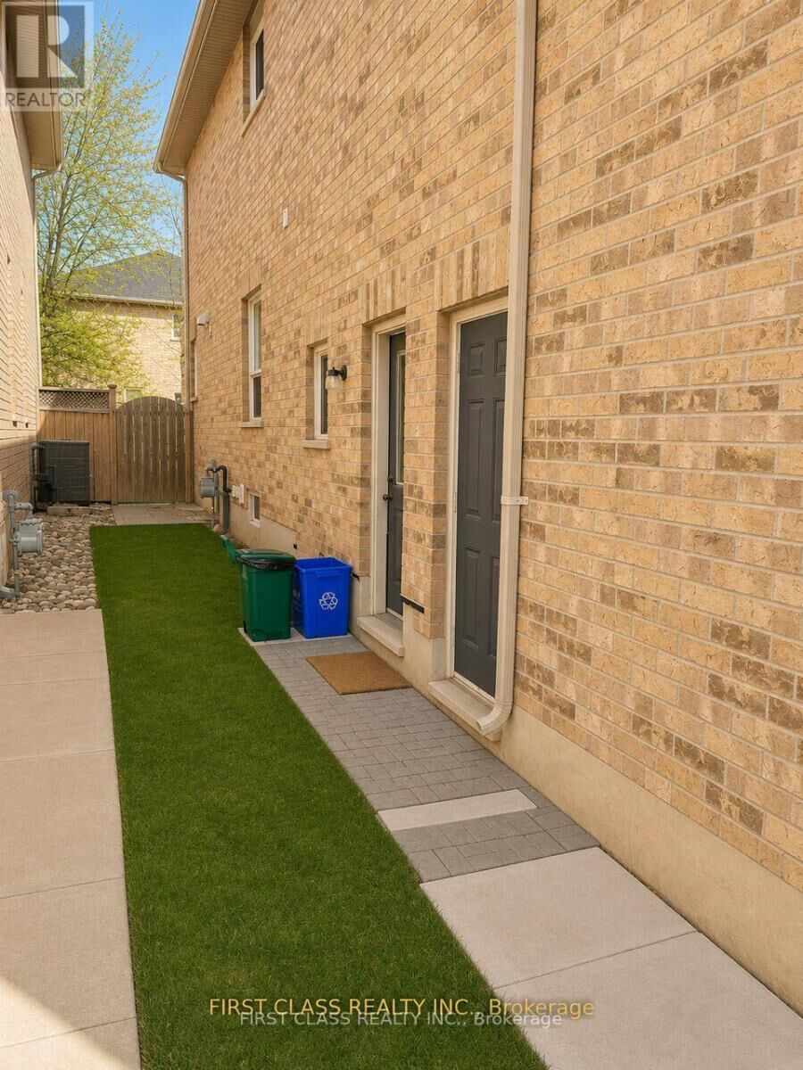 Property Photo:  2201 Stratus Drive  ON L6M 4W5 