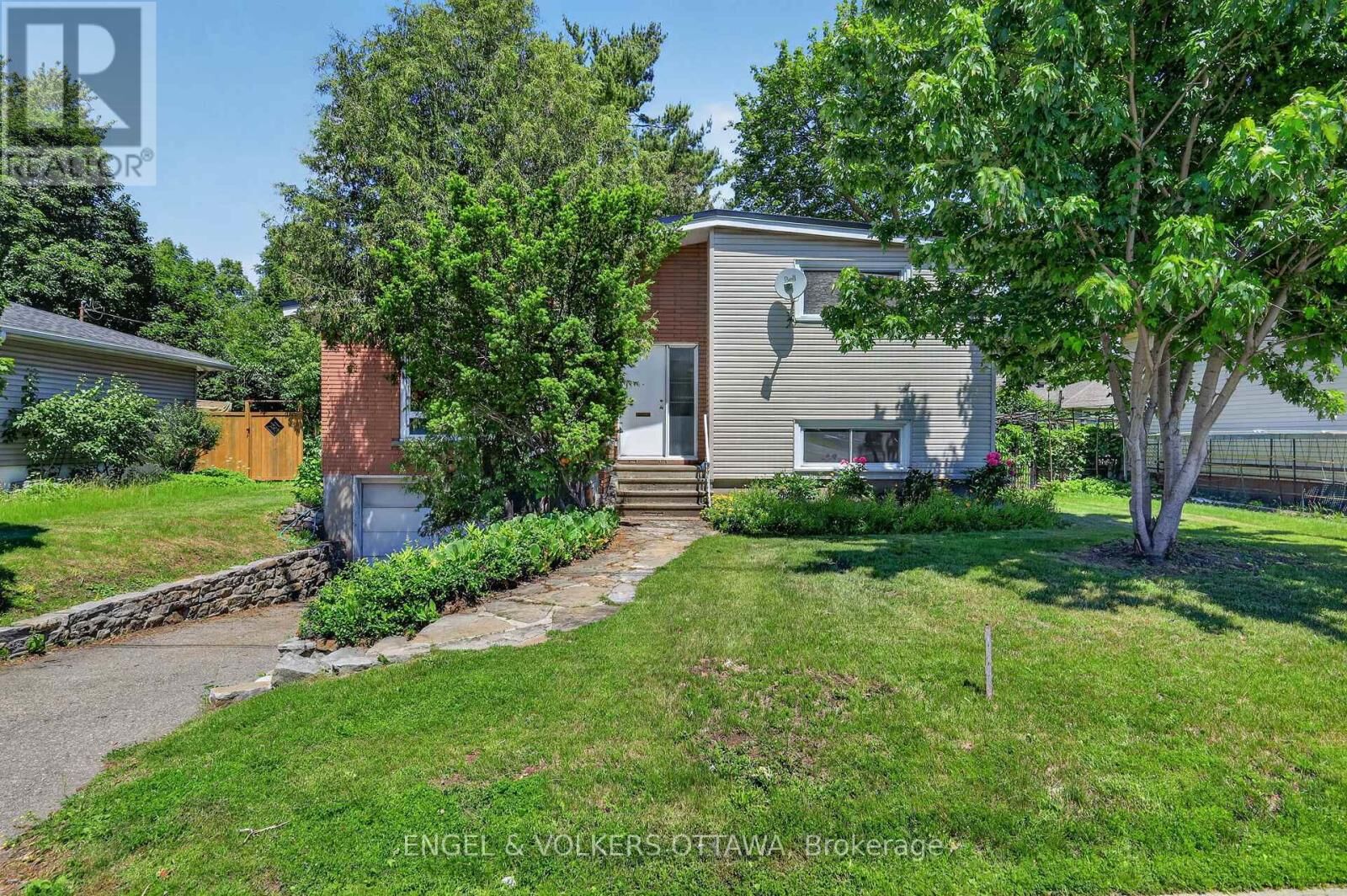Property Photo:  1363 Heron Road  ON K1V 6A6 