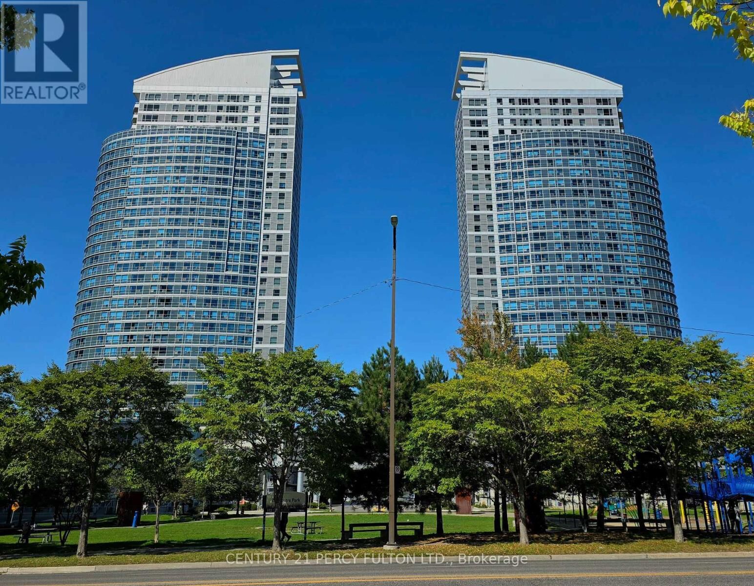 Property Photo:  36 Lee Centre Drive 2108  ON M1H 3K2 