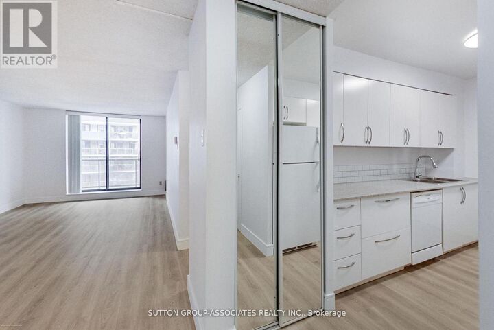Property Photo: 250 Jarvis Street 804 ON M5B 2L2