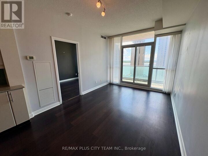 Property Photo:  33 Bay Street 2109  ON M5J 2Z3 