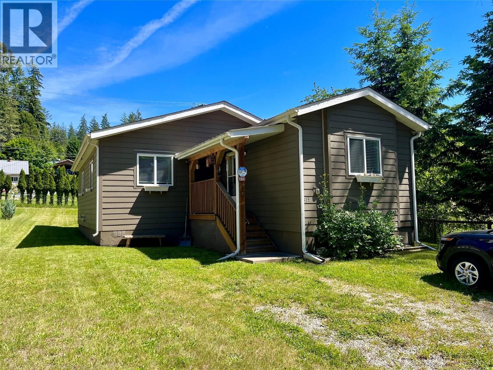 Property Photo: 313 1st Avenue Northwest BC V0G 1R0