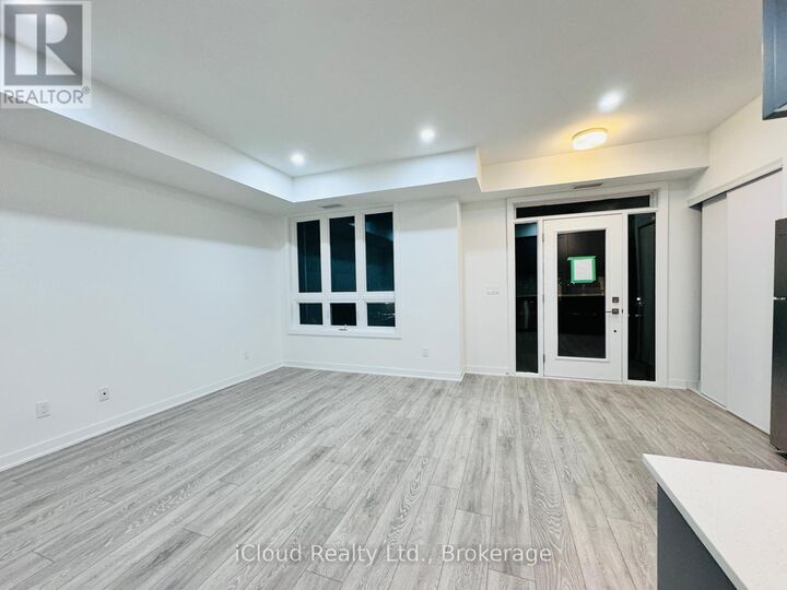 Property Photo:  4025 Hickory Drive 13  ON L4W 1L1 