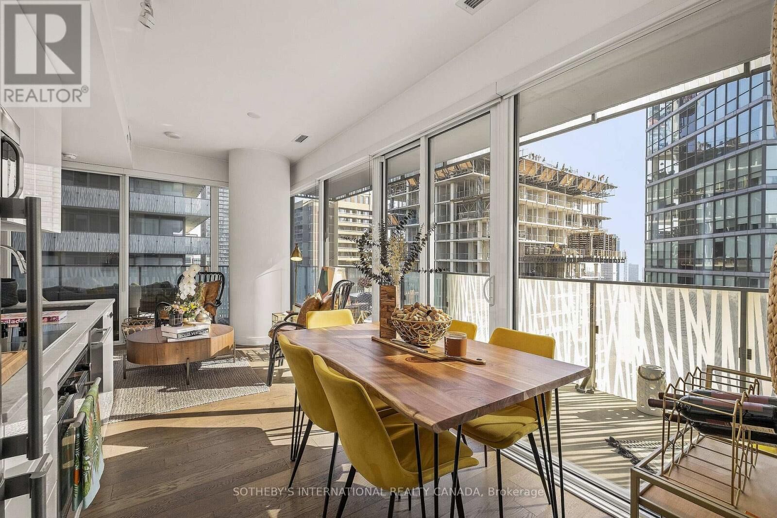 Property Photo: 42 Charles Street East 1702 ON M4Y 1T4