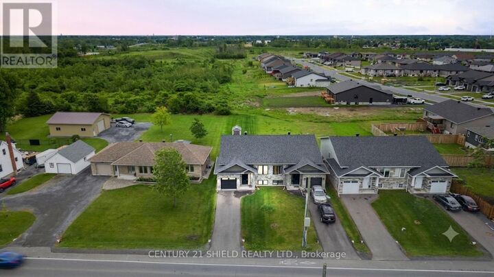 Property Photo: 358 Tollgate Road ON K6H 0J4