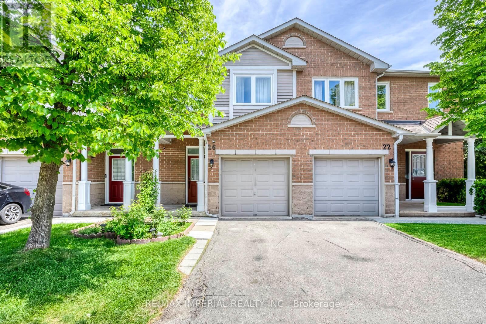 Property Photo:  833 Scollard Court 26  ON L5V 2B4 