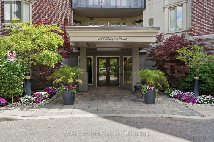 Photo de la propriété:  245 Dalesford Road 117  ON M8Y 4H7 