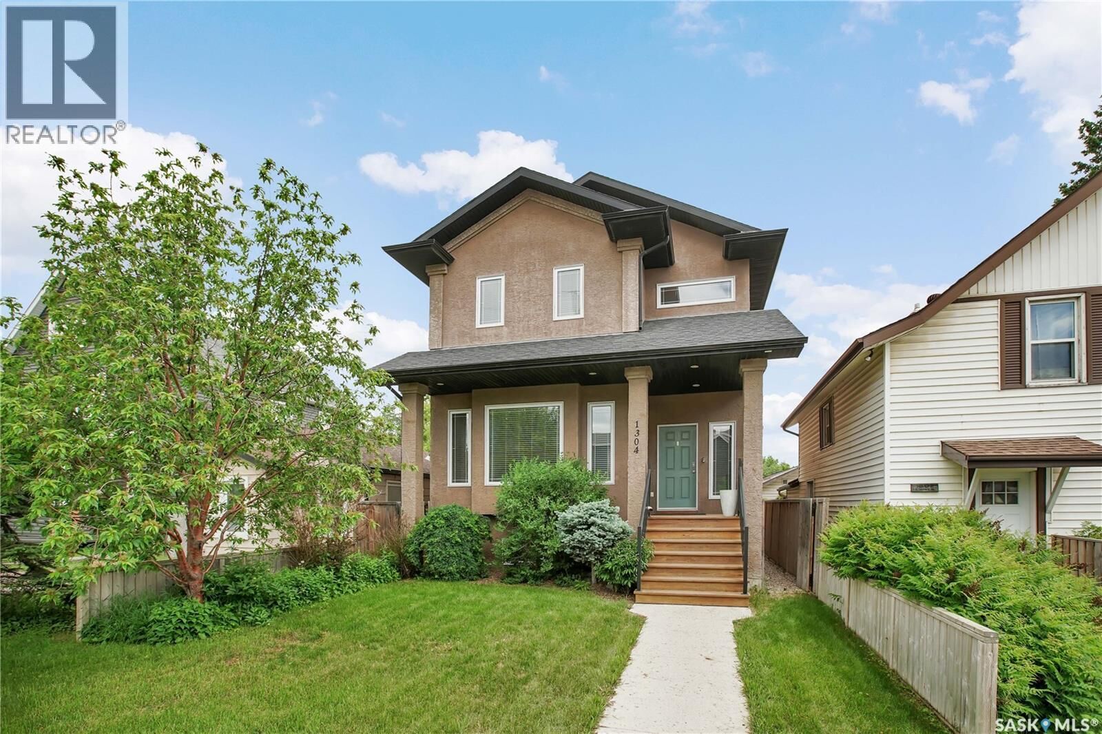 Property Photo:  1304 5th Avenue N  SK S7K 2S2 