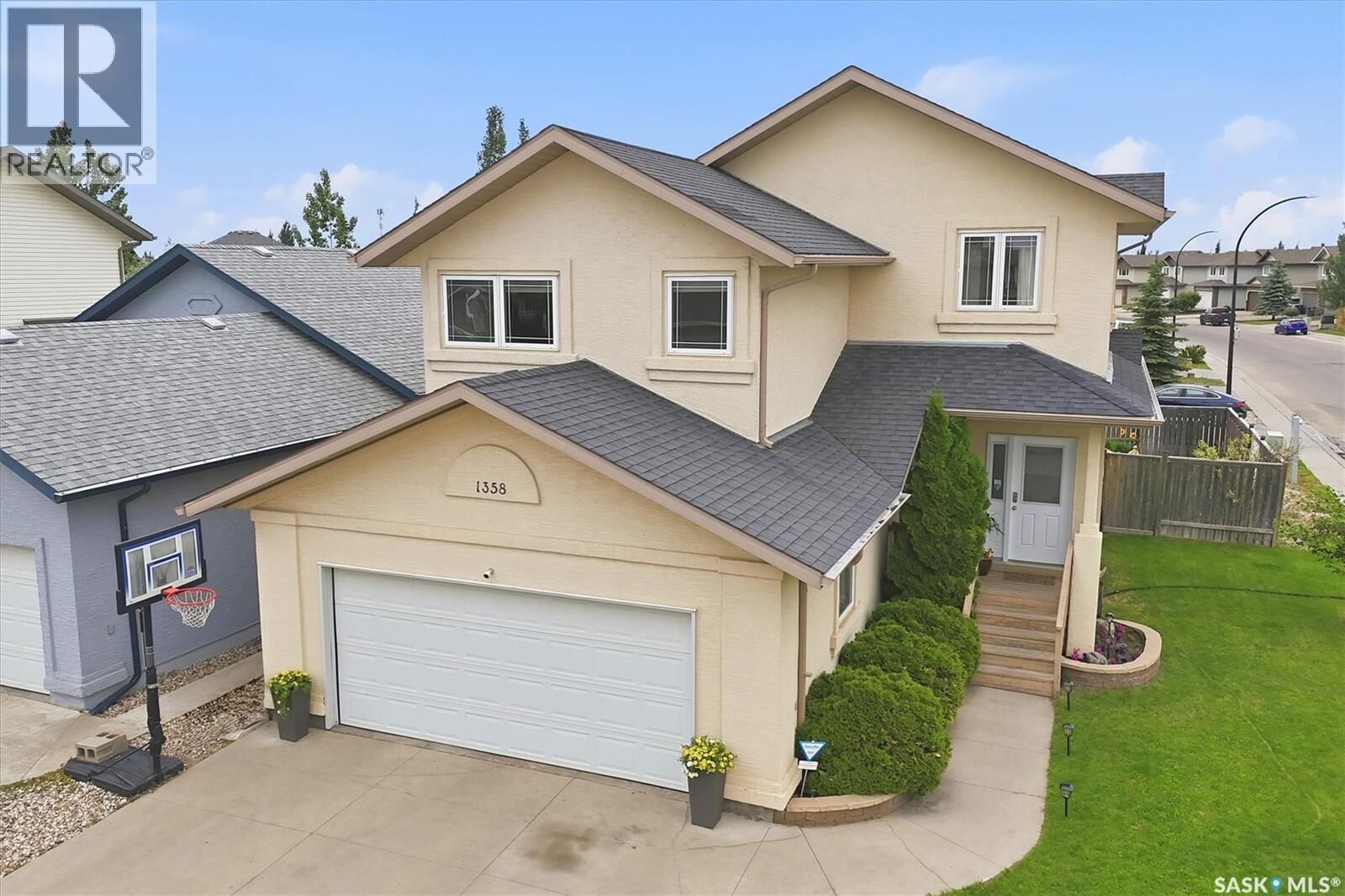 Property Photo: 1358 Denham Crescent SK S7R 0B1