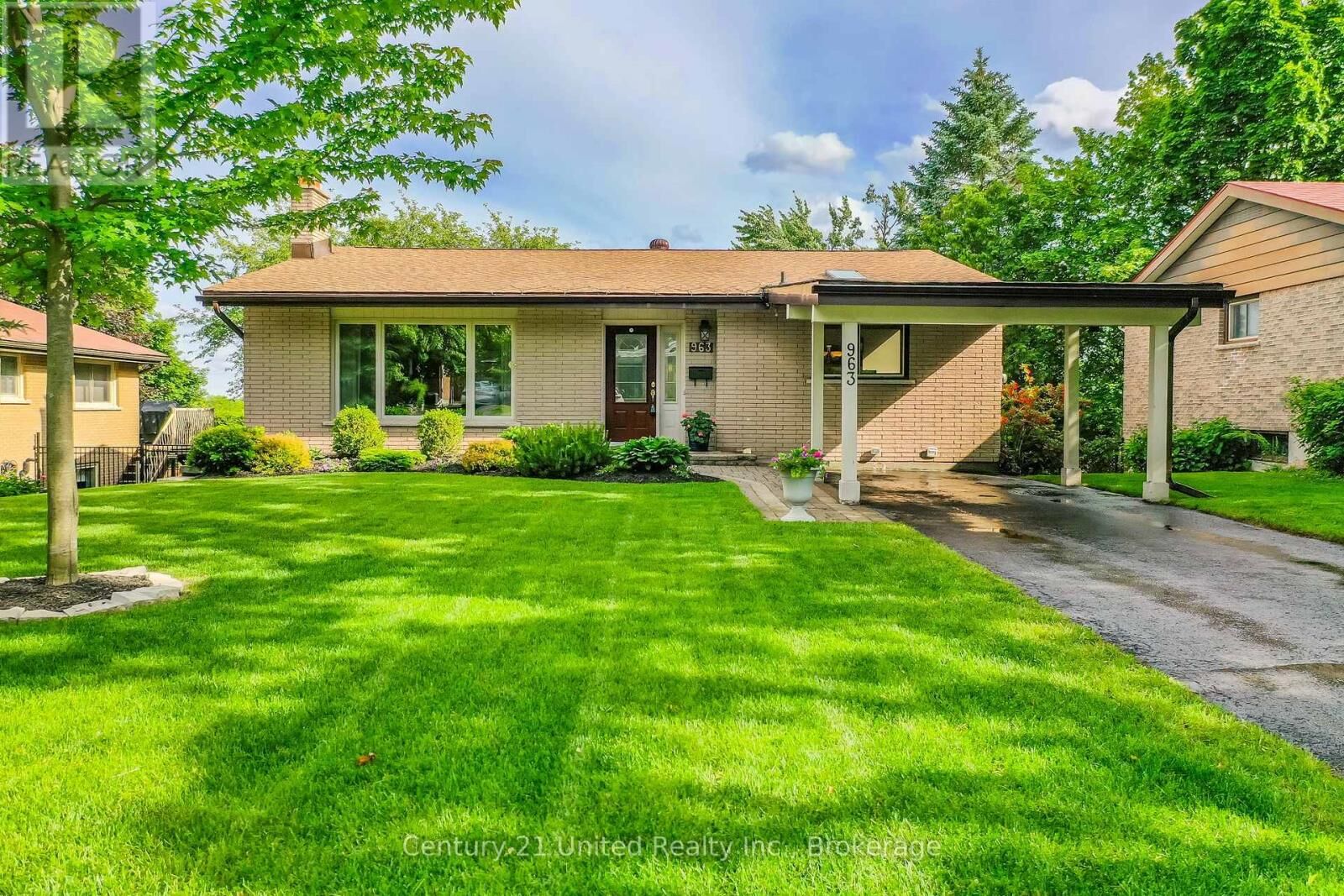 Property Photo: 963 Ellesmere Avenue ON K9H 7A9