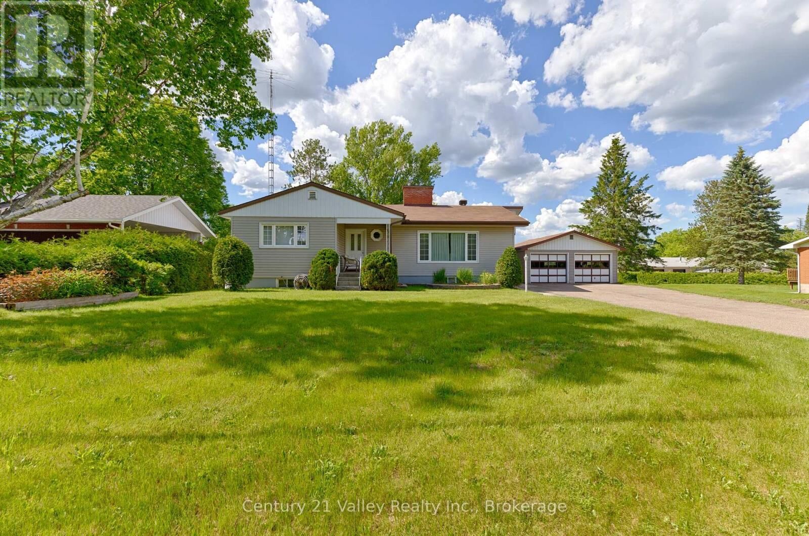 Property Photo:  32 Foymount Road  ON K0J 1T0 
