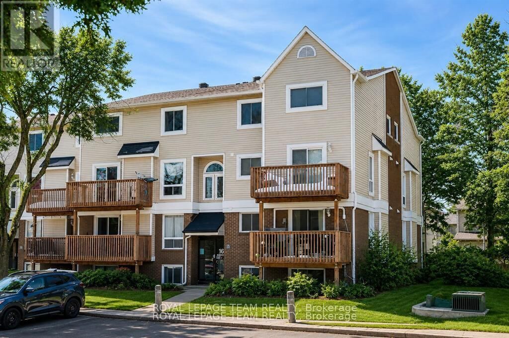 Property Photo: 160 Fenerty Court 4 ON K2L 3A7