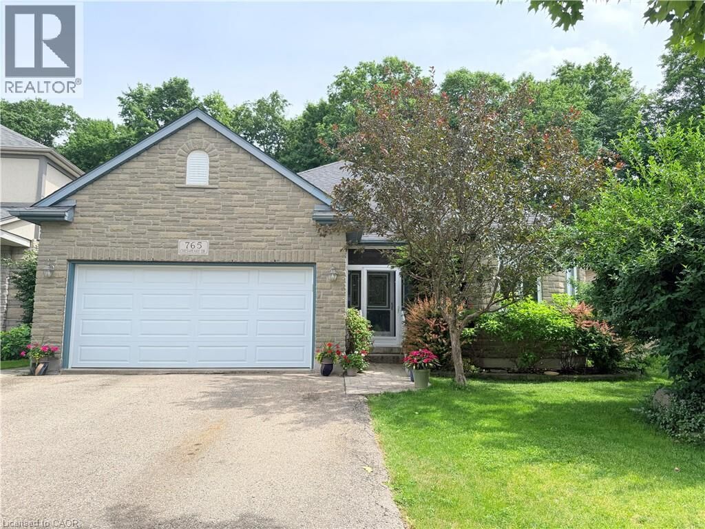 Property Photo:  765 Chesapeake Drive  ON N2K 4G3 