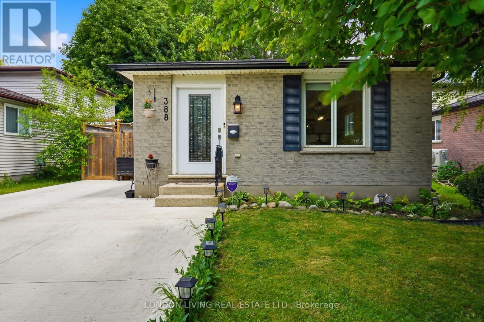 Property Photo: 388 Deveron Crescent ON N5Z 4S3
