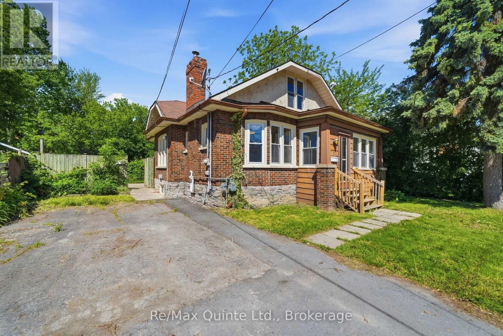 Property Photo:  8 Dunbar Street  ON K8P 3R5 