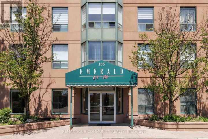 Property Photo:  135 Hillcrest Avenue 1109  ON L5B 4B1 