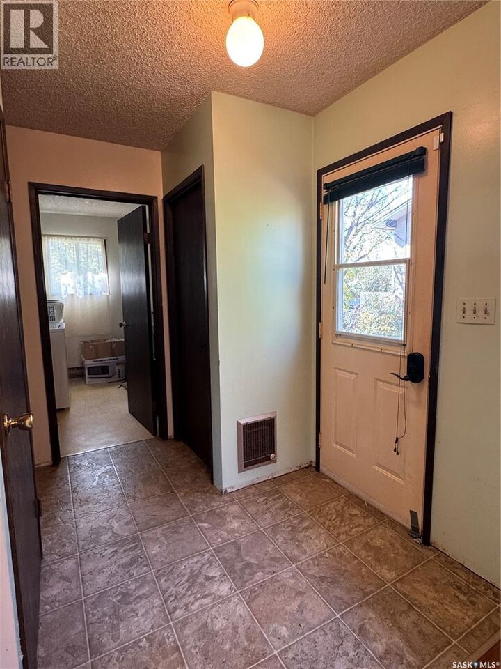 Property Photo:  202 4th Avenue  SK S0K 2K0 