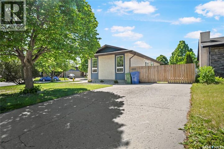 Property Photo:  3331 Parkland Drive E  SK S4V 1V7 