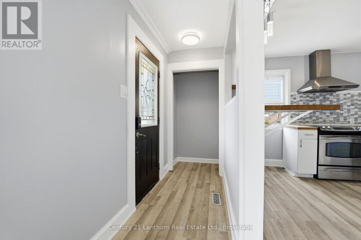 Property Photo:  63 Fourth Avenue  ON K8V 5N5 