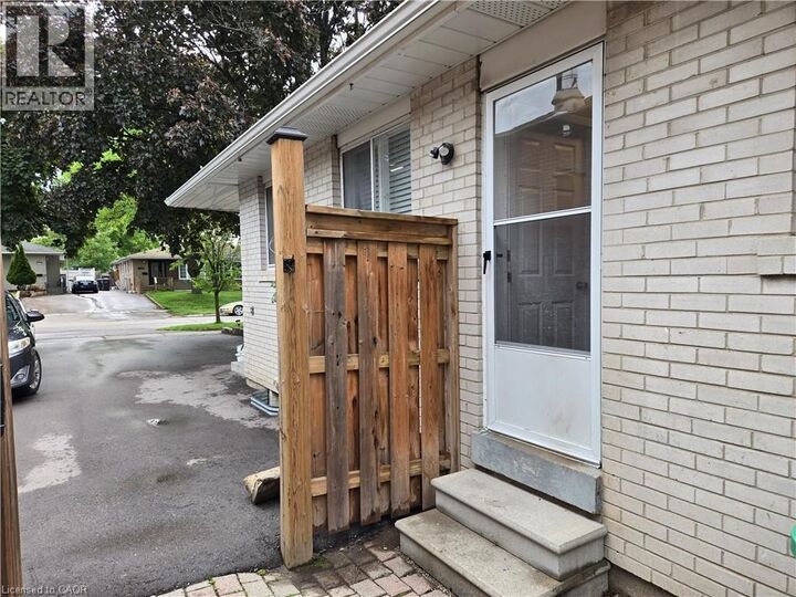 Property Photo: 2026 Fontwell Crescent B ON L5J 2G7